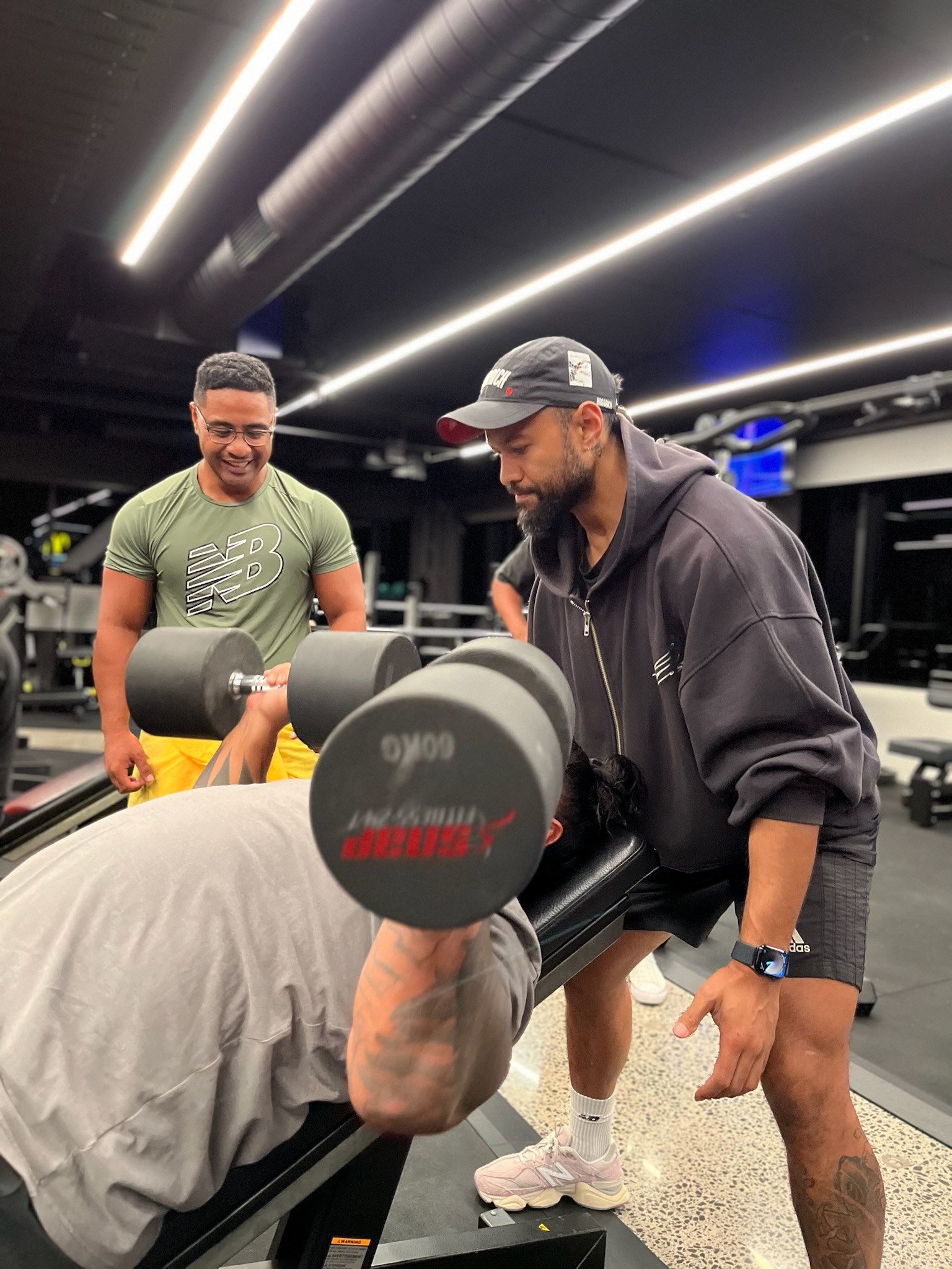 A Younited coach guiding a client through a set